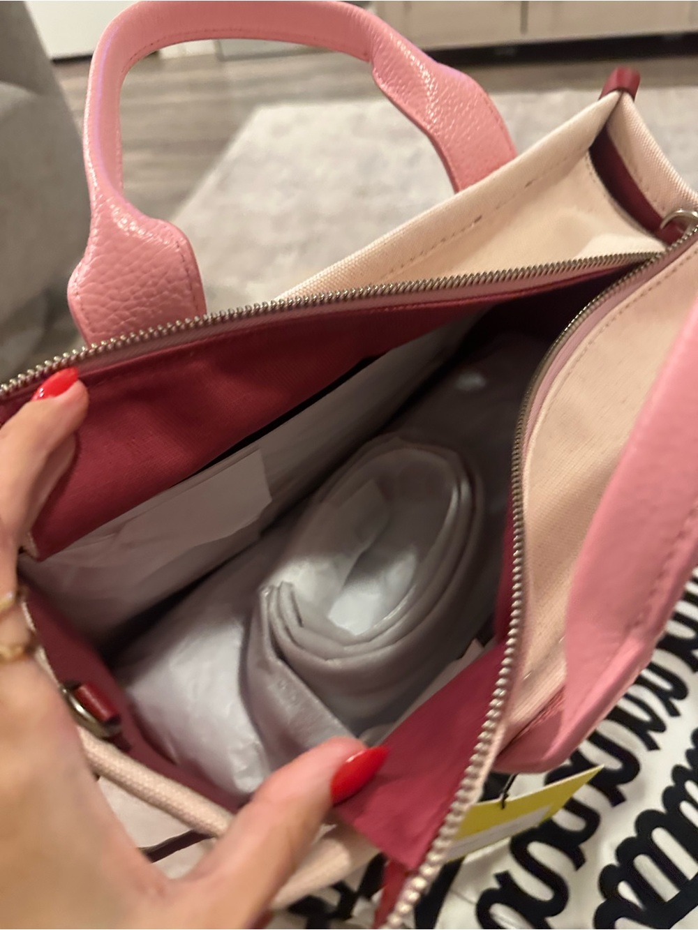 BRAND NEW Marc Jacobs The Wavy Medium Tote with Pink Leather Trim - Picture 11 of 15